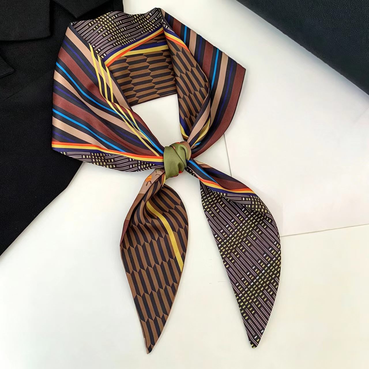 Silk Neck Scarf - Lenço de Seda Luxuoso Estampado com