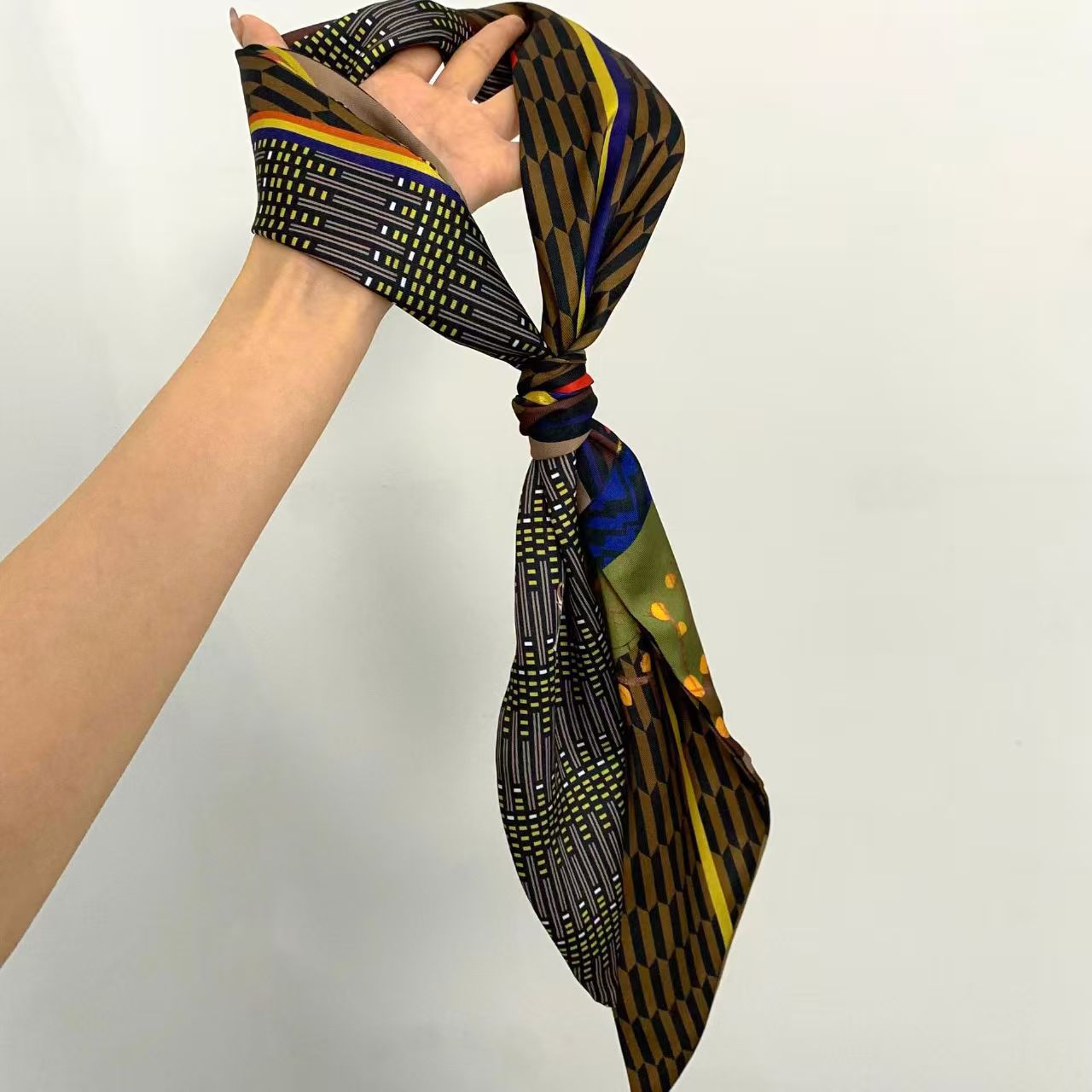 Lenço de Seda Luxuoso Estampad - Silk Neck Scarf avaliação e preço